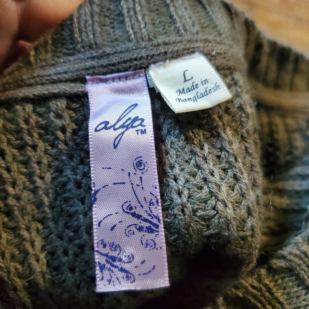 Green knit sweater - Picture 3 of 3